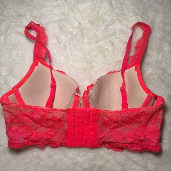 VS Body by Victoria Bra - Picture 2 of 4